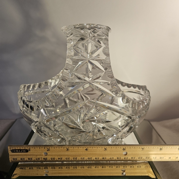 VTG Large Lead Crystal Heavy Cut Glass Basket w/ Stars & Pinwheels - Picture 11 of 12